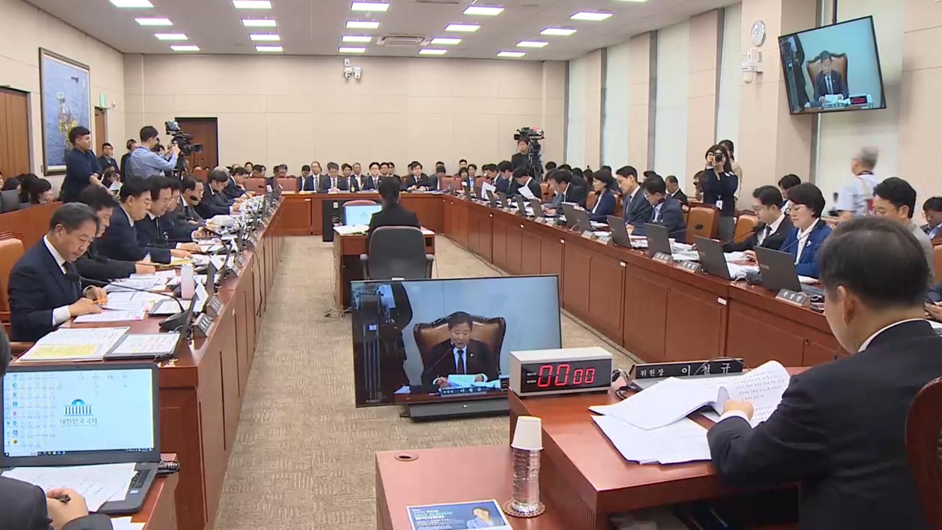 국감 첫날부터 곳곳 대치전선…캄보디아 '온라인카지노 쿠폰 벳엔드' 한목소리도