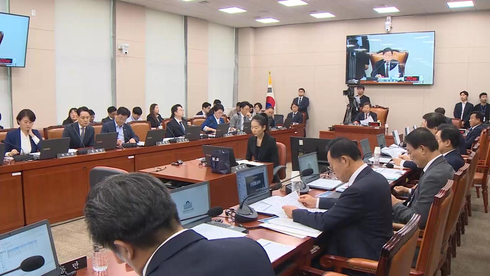 '불공정 논란' 원전 계약에 설전…"국익 관점서 봐달라"