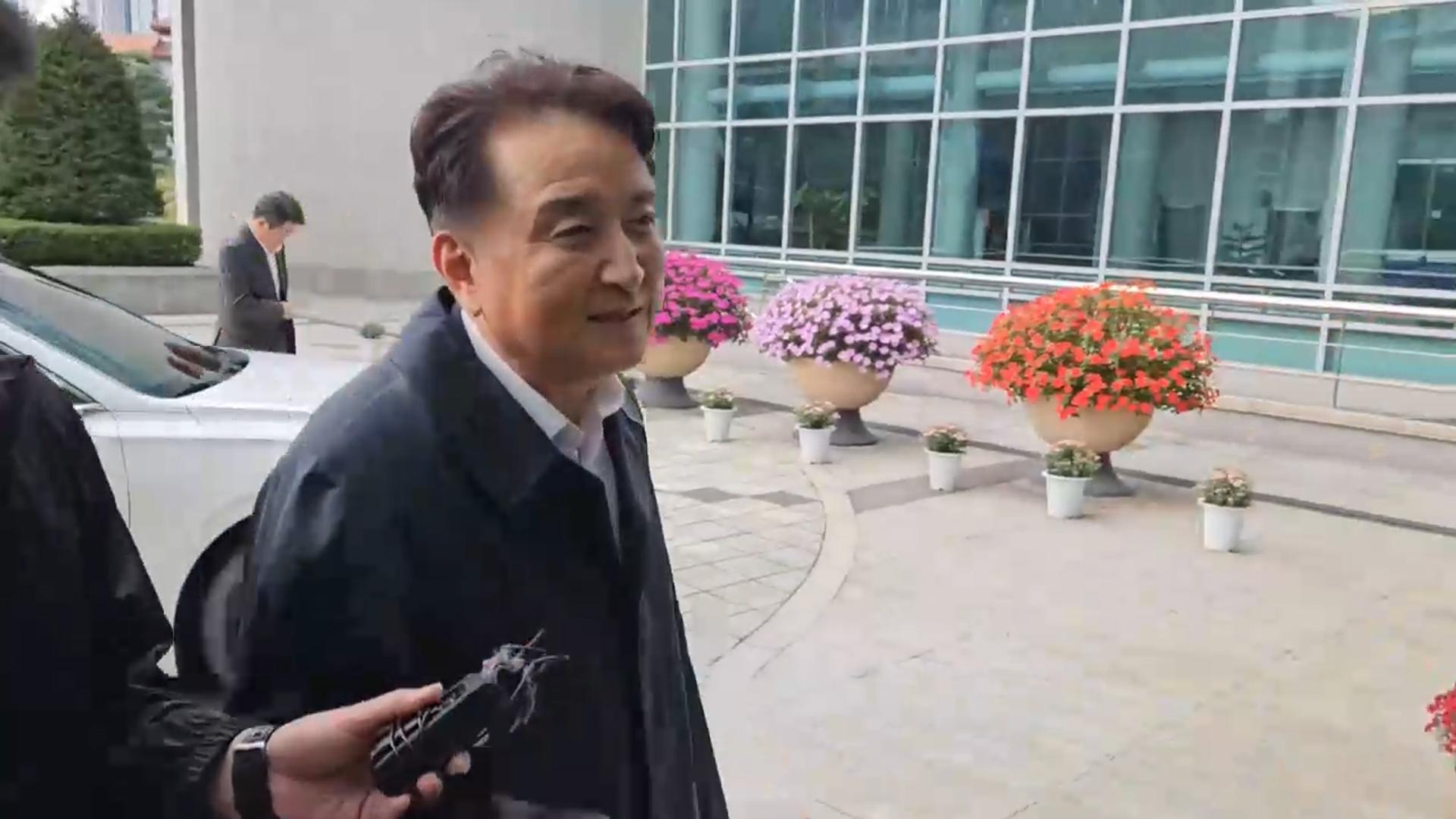 '돈 <em class='find'온라인카지노 유니88</em 수수 혐의' 김영환 충북지사 경찰 소환 조사