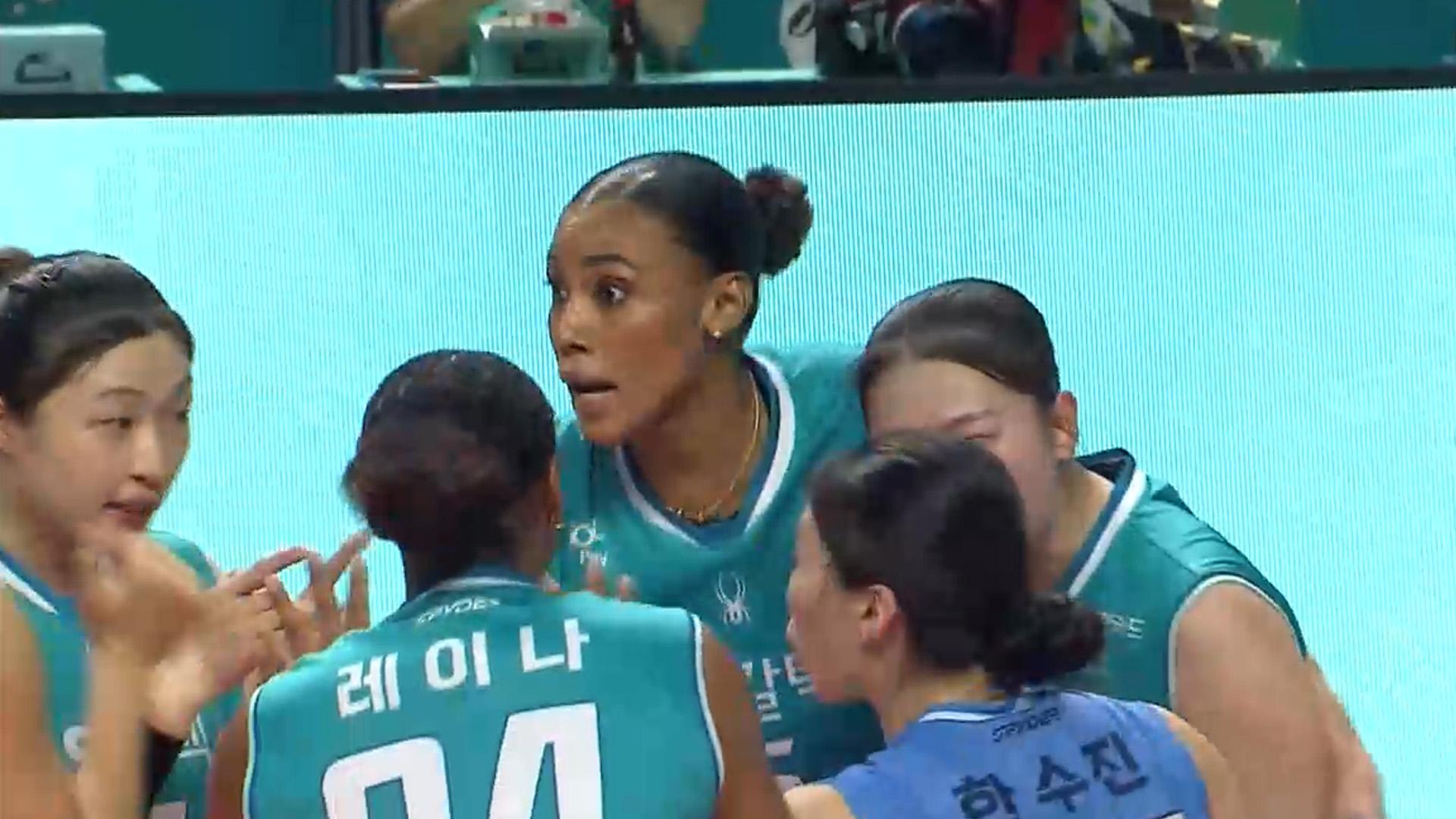 GS칼텍스, 시즌 첫 경기 승리…주포 실바 29득점