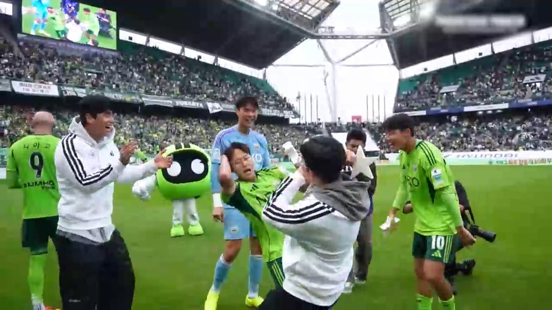 전북 V10 이끈 포옛볼…울산은 '신태용 소동'