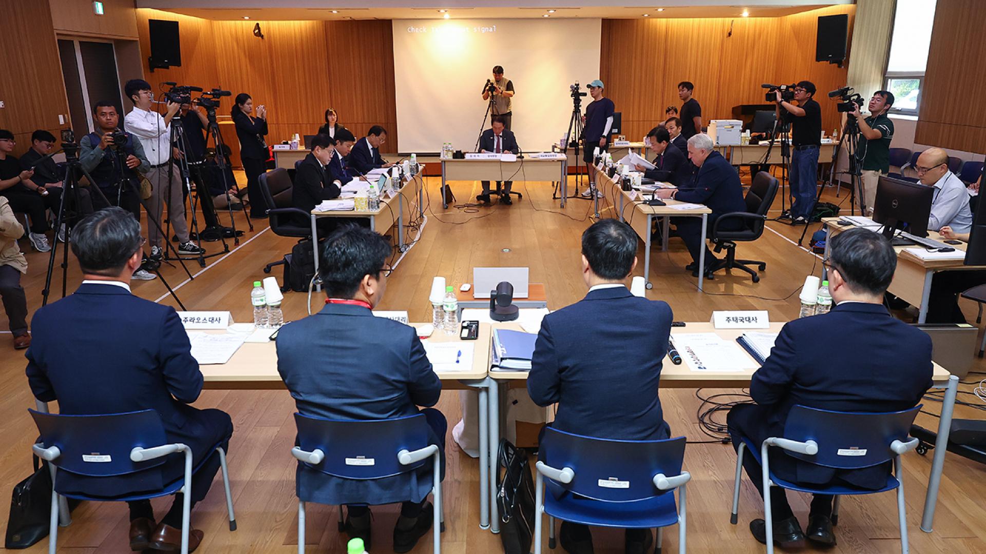 캄보디아 현장 국감서도 꽁 머니 카지노 공방…"안이한 대처" "업무 과도"