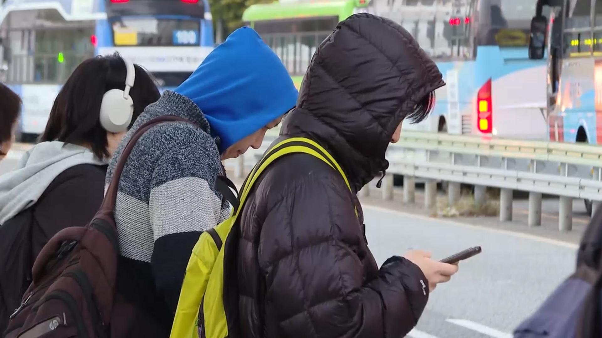 다시 초온라인카지노 총판 벳위즈추위…패딩은 기본 목도리·장갑까지