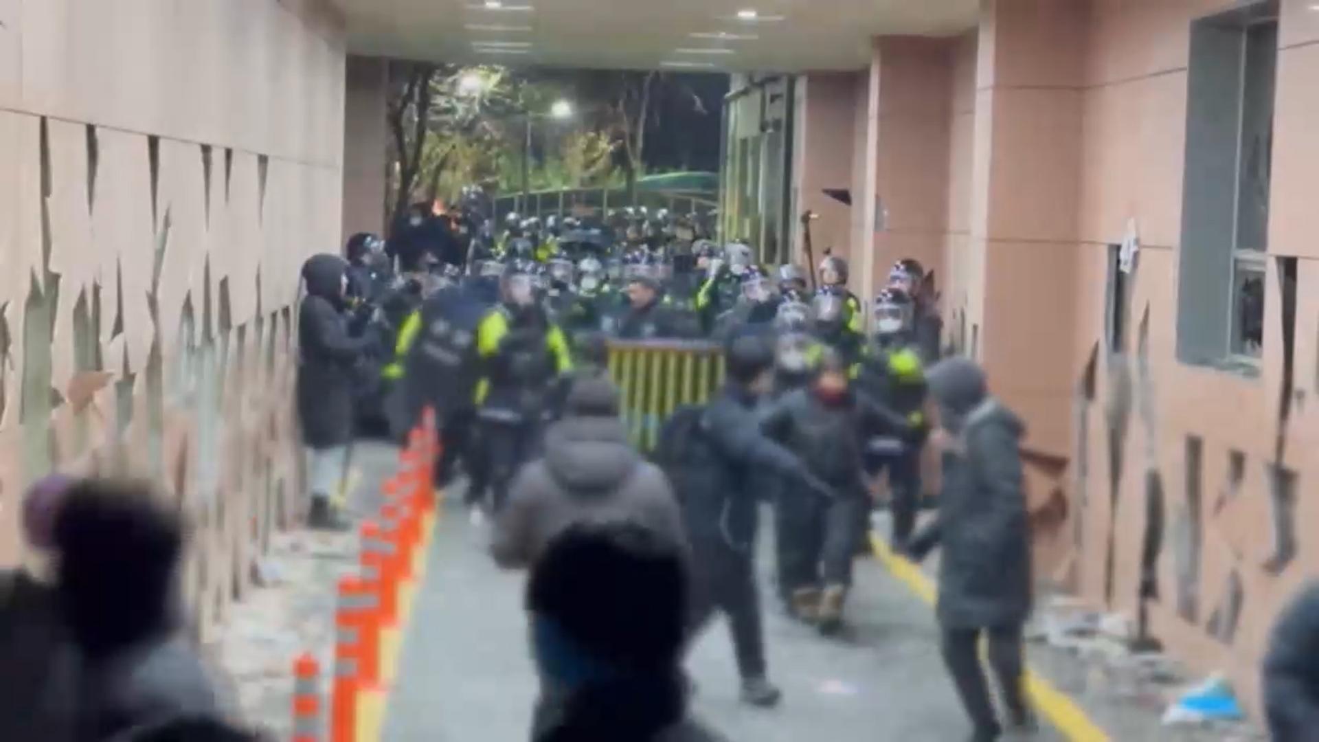 '서부지법 침입' 20대들 집행유예…수능 수험생은 선고 연기