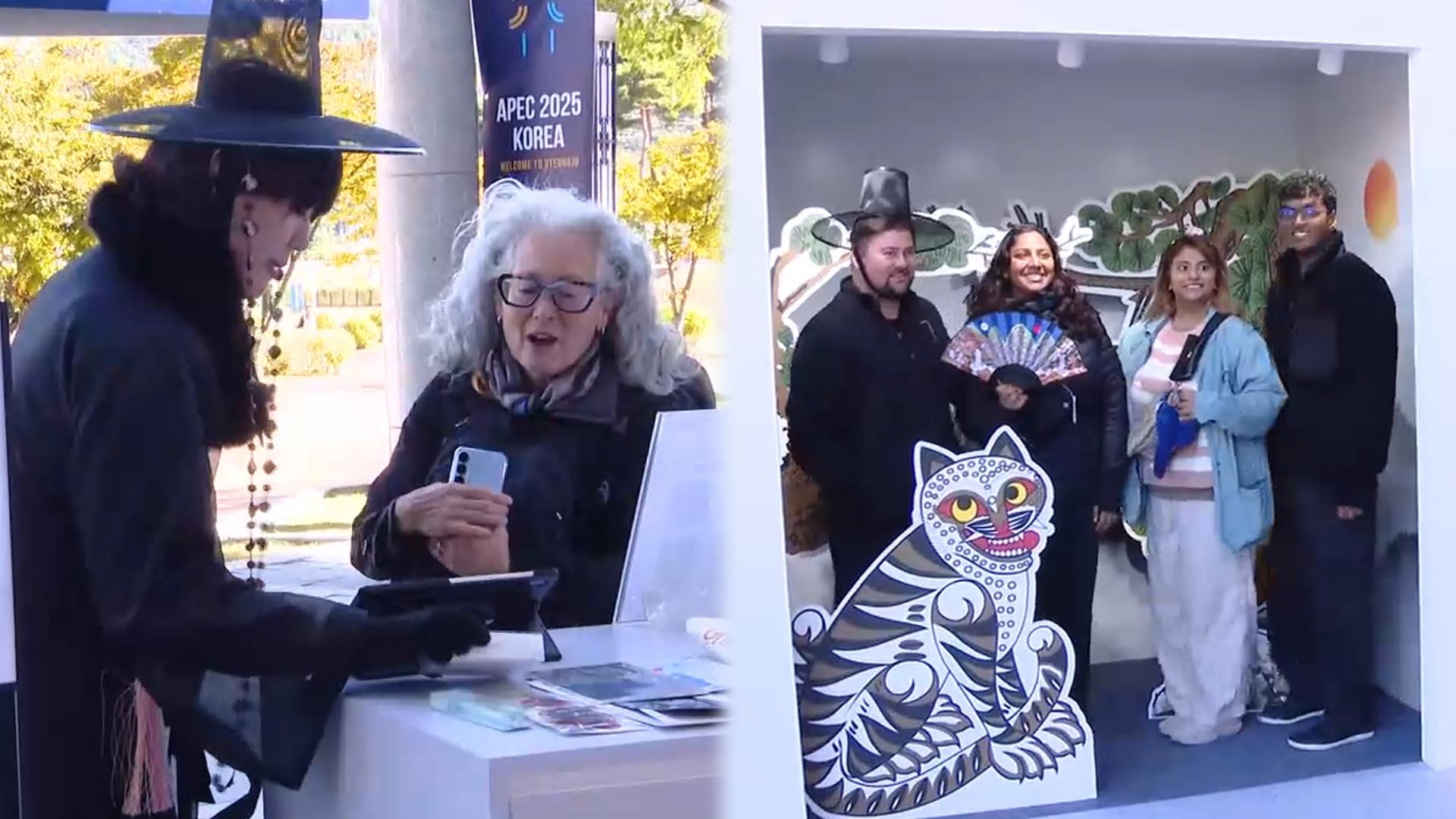 경주역 APEC 손님맞이…이색 복장 '눈길'