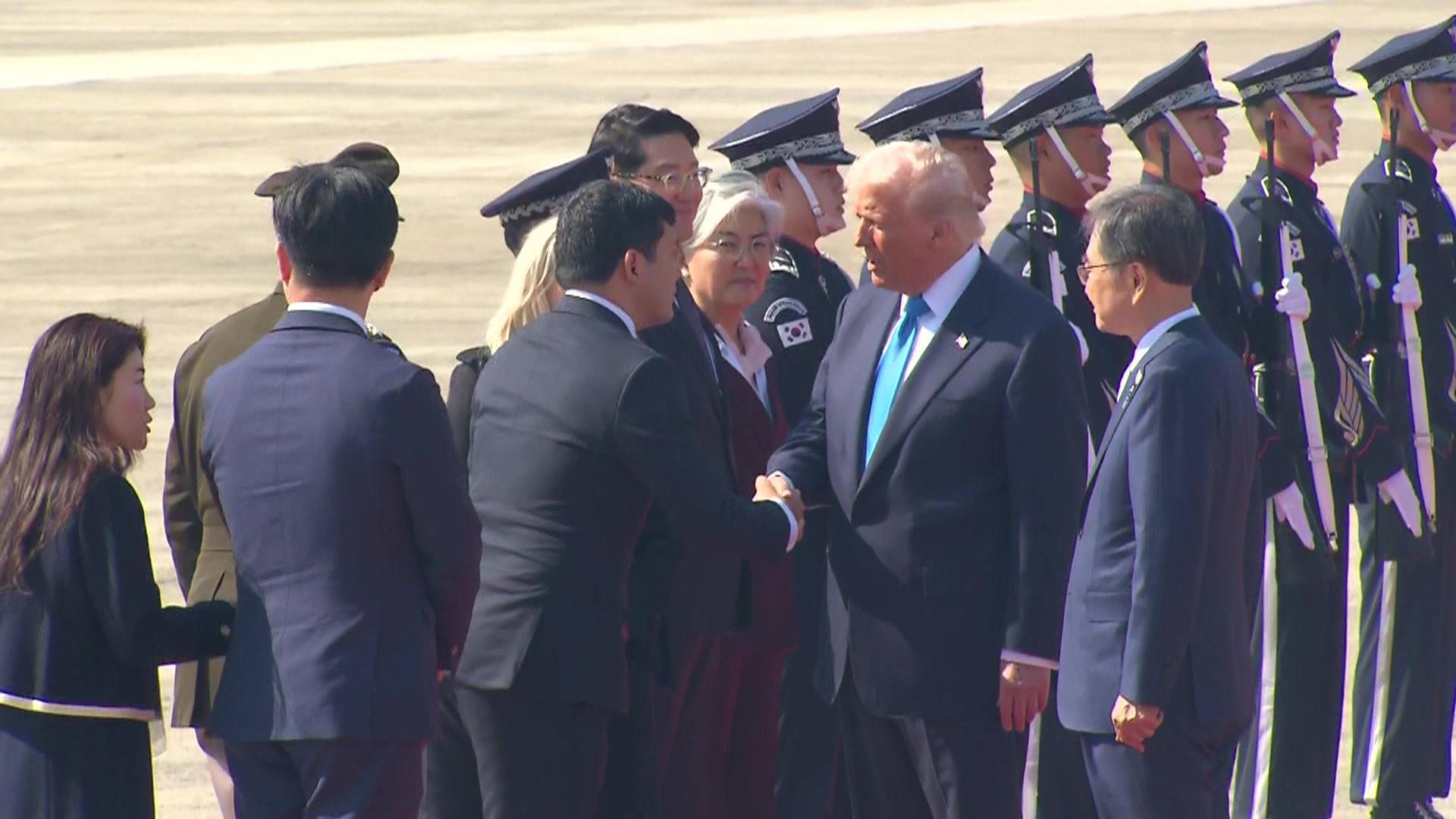 [속보] 온라인카지노 주소 김해공항 도착…대기 중인 마린원 탑승