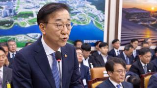 전 차관 논란에 김윤덕 "송구"…대변인 대기발령 공방