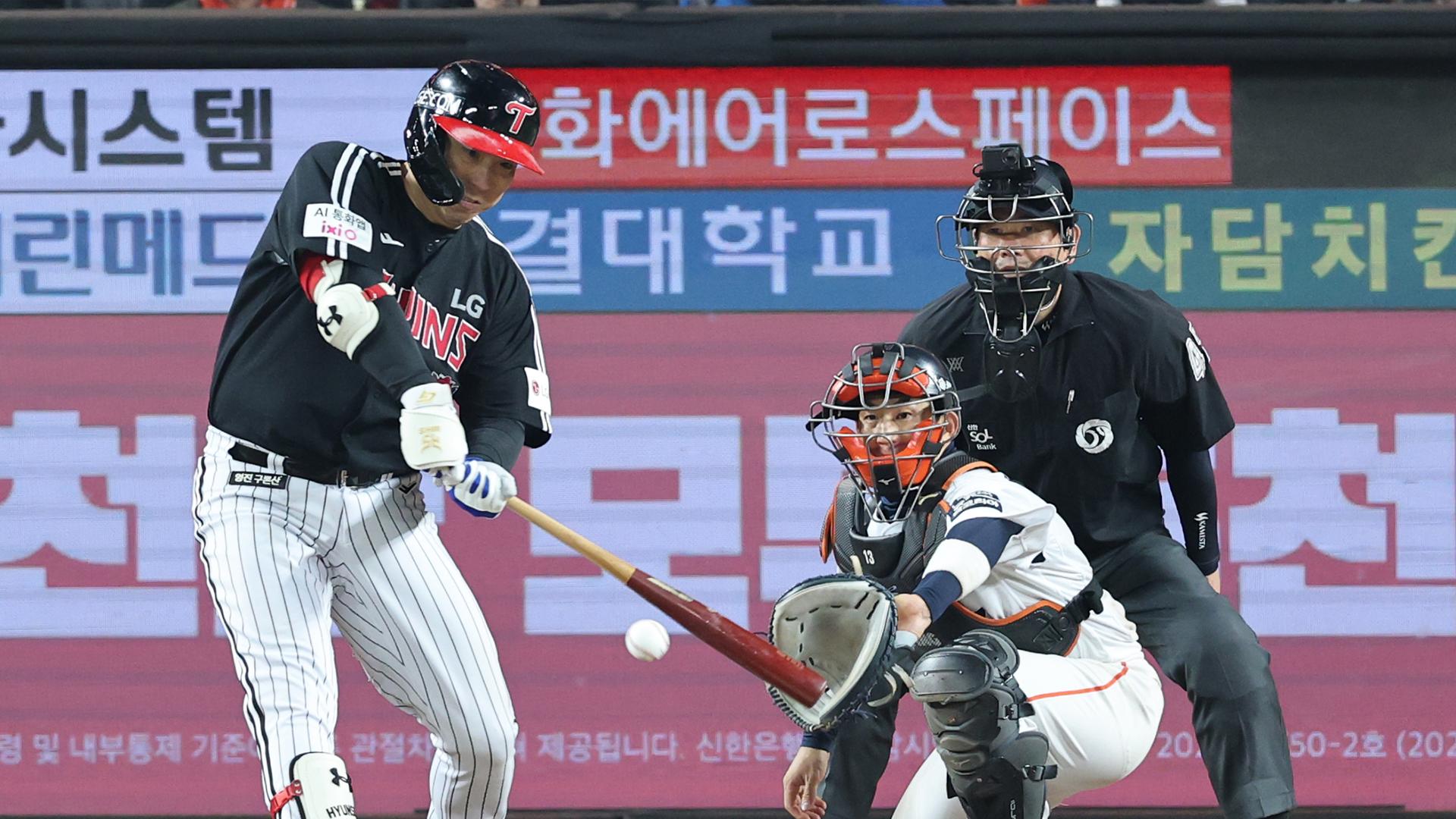 김현수, 9회 역전 적시타…LG, 우승까지 1승 남겼다