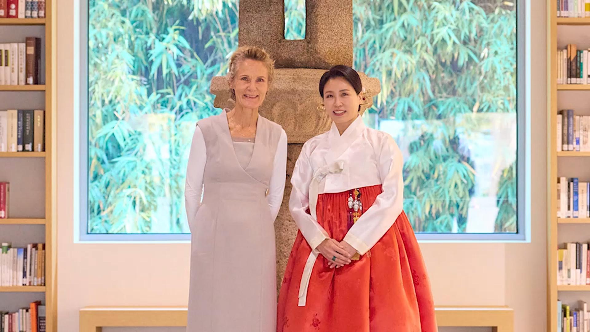 김혜경 여사, 캐나다 총리 온라인카지노 경찰 벳무브과 환담…"친구 만난 듯"