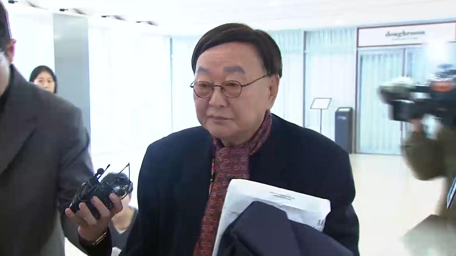 '온라인카지노 비타임 일가 측근' 김충식 소환…尹 연이틀 재판 출석