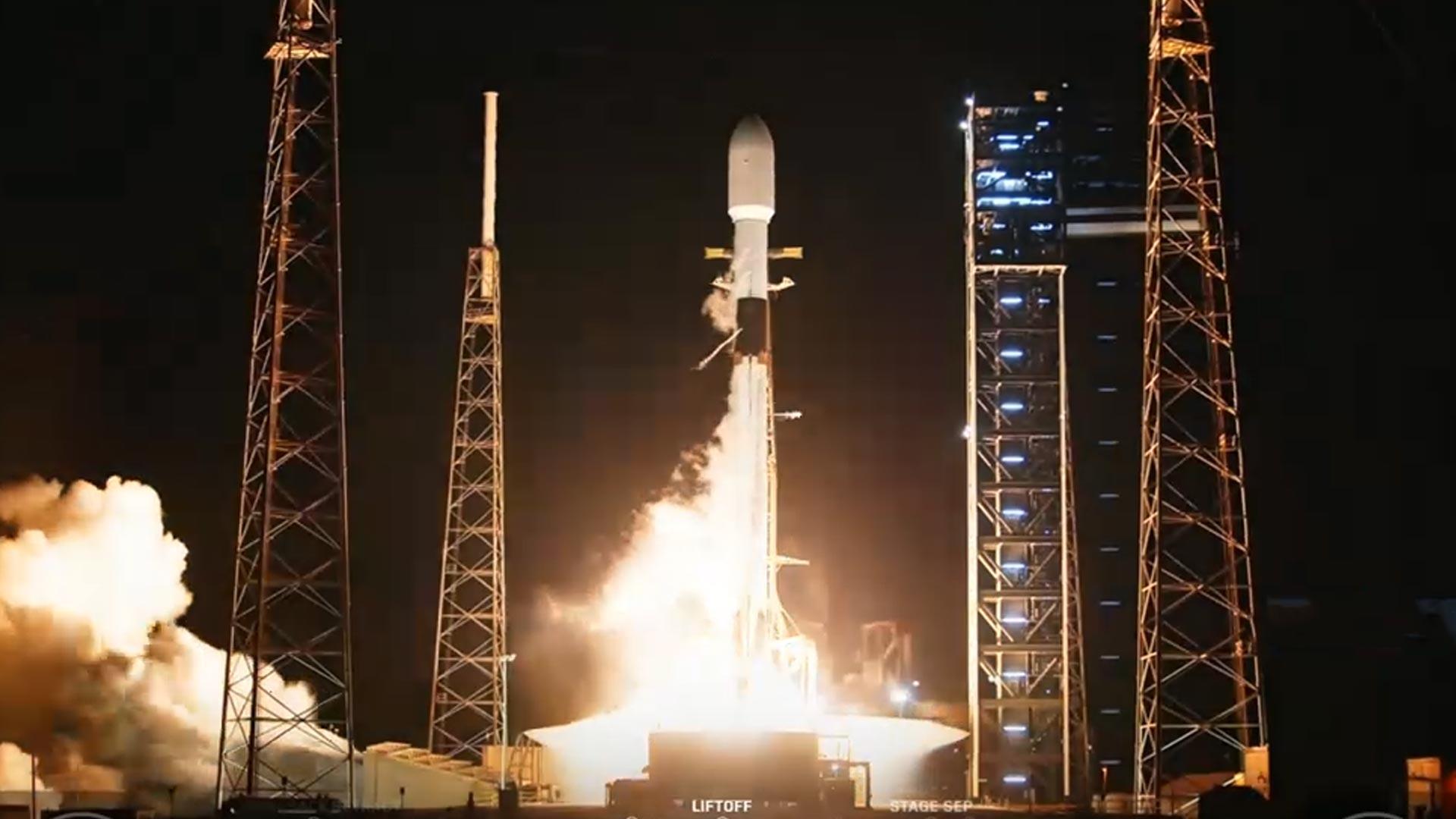 군 정찰위성 5호기 발사 성공…"북한 도발징후 더 빨리 식별"