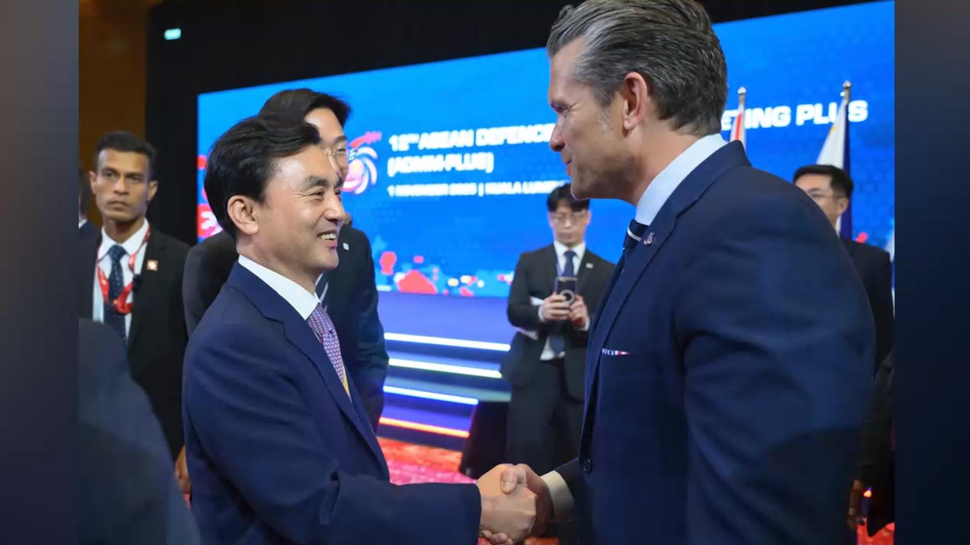 온라인카지노 에스뱅크 국방장관, 8년 만에 JSA 함께 방문…헤그세스 방한