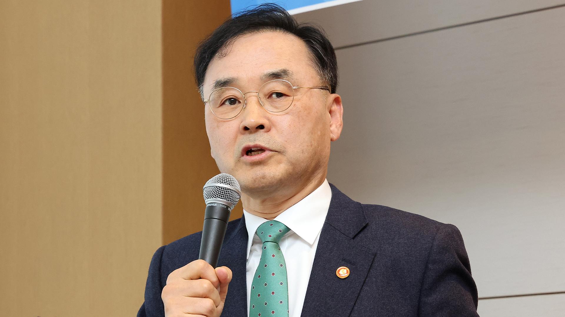 국교위원장 "의대 분리모집·기피과 전공의 병역 면제해야"