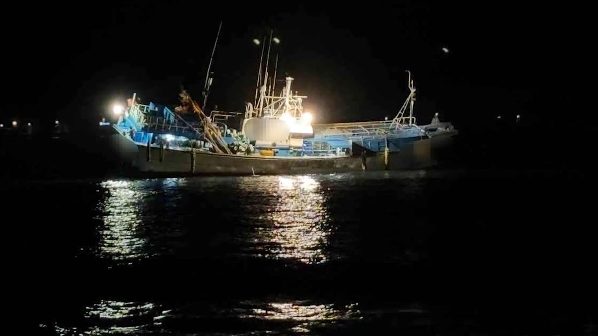 온라인카지노 캡틴 협재포구 인근 해상에서 어선 <em class='find'좌초</em...10명 전원 구조