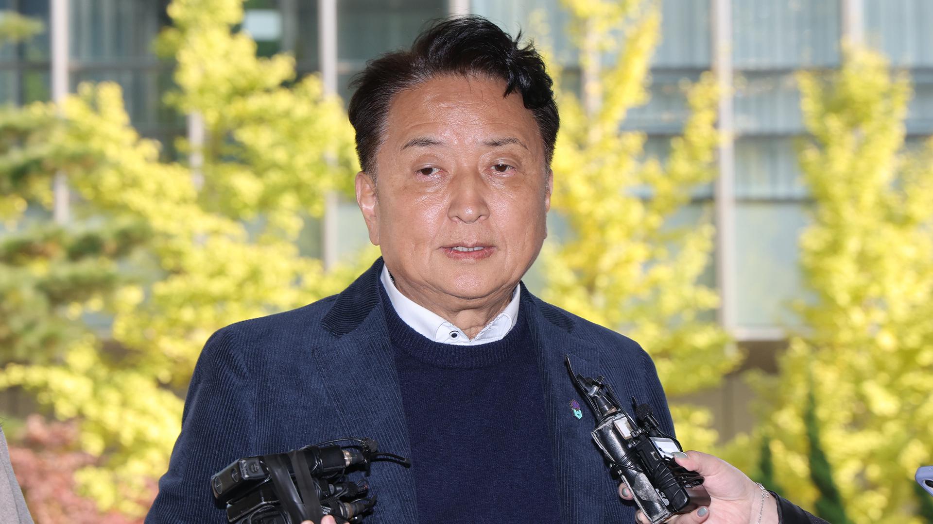 '국회 위증' 혐의 <em class='find'김영환</em 온라인카지노 바로가기지사, 경찰 출석