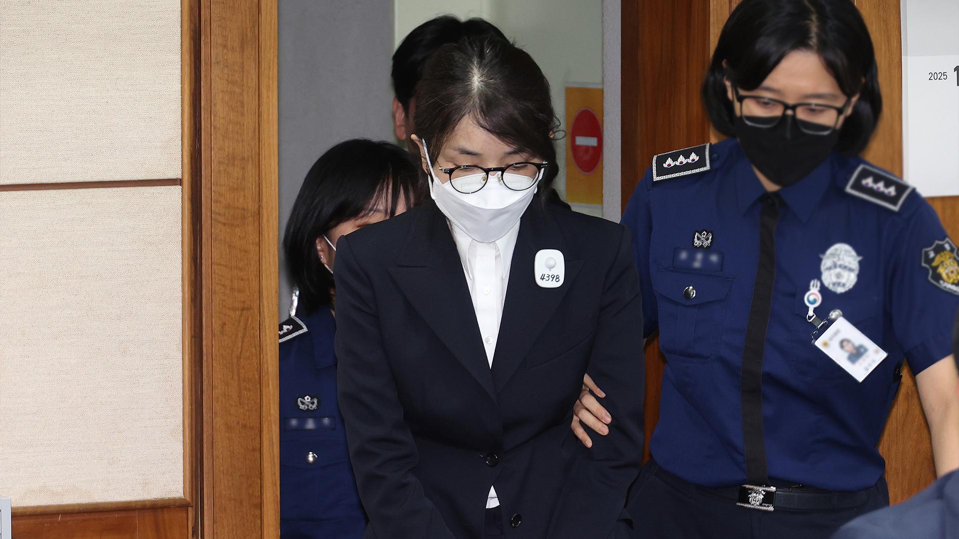 카지노사이트 추천 "<em class='find'샤넬백</em 2번 받아" 첫 인정…청탁은 부인