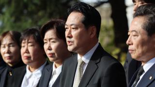 "광주 떠나라" 아수라장…장동혁, 5·18 묘지 참배 무산