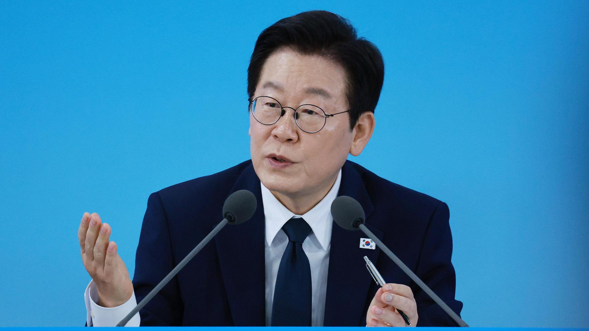 이 대통령 "R&D 예산 상상못할 규모로"…'입틀막' 졸업생도 언급