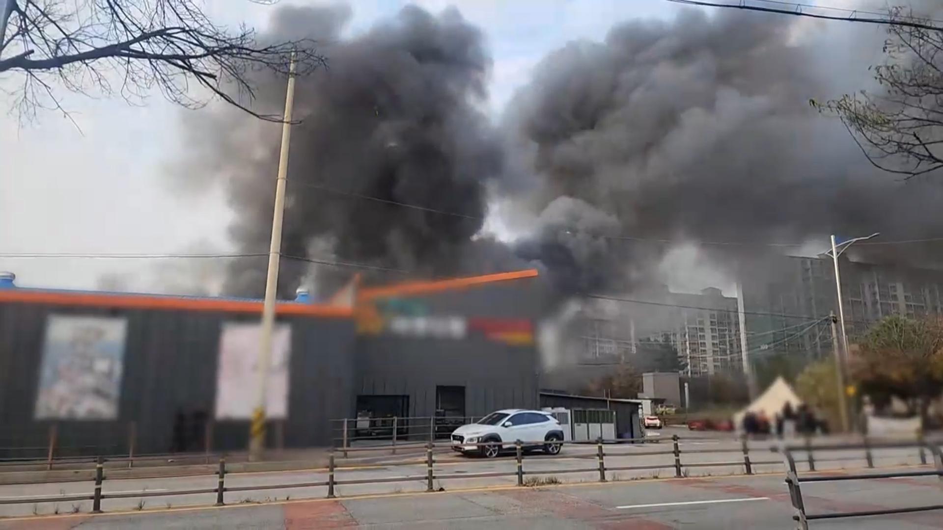 <em class='find'경기</em 오산 식자재 마트서 불…50여 명 대피