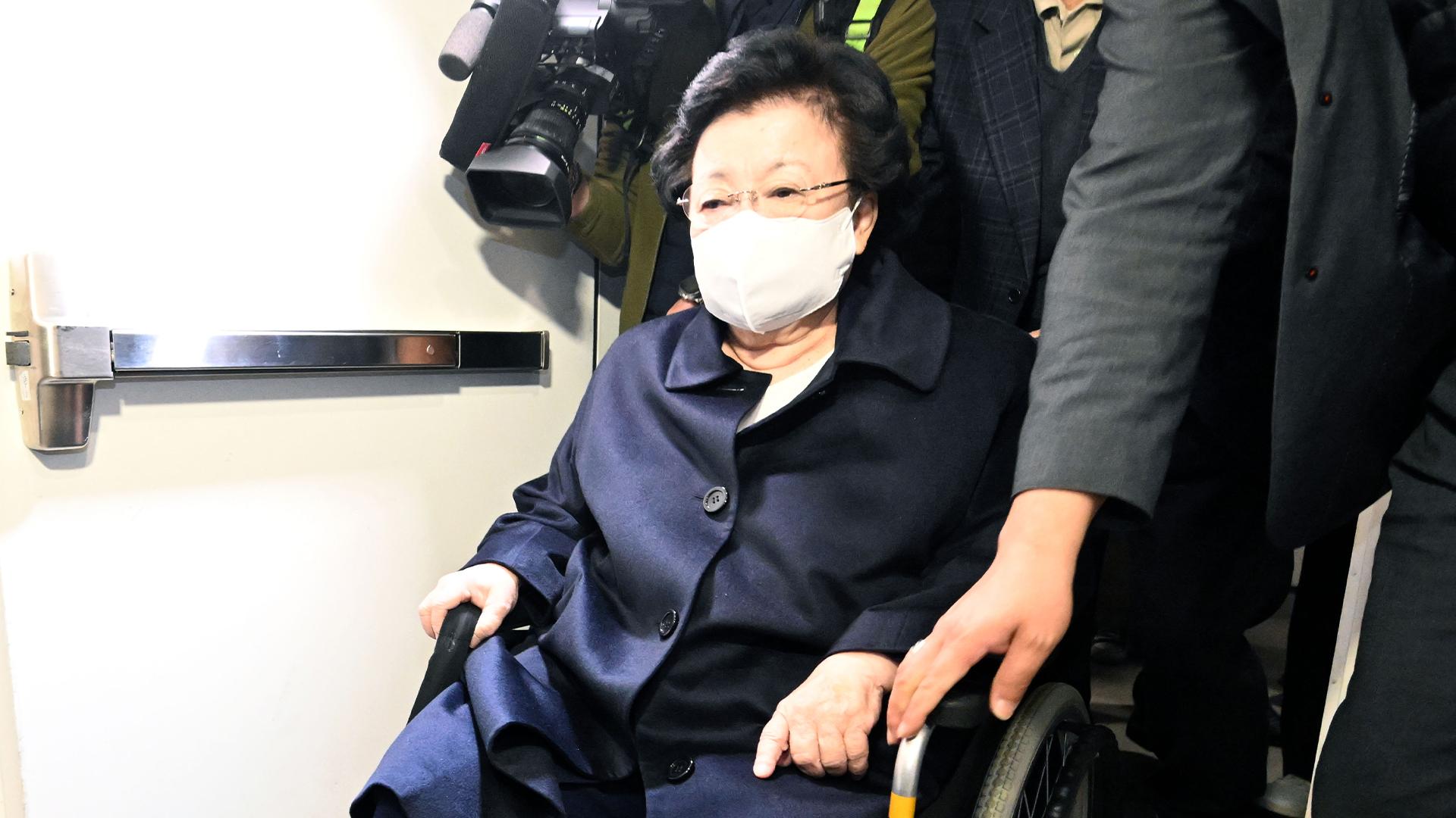 이배용, 김건희에 '금거북이' 전달 인정…13일 <em class='find'국내 온라인카지노</em 재출석