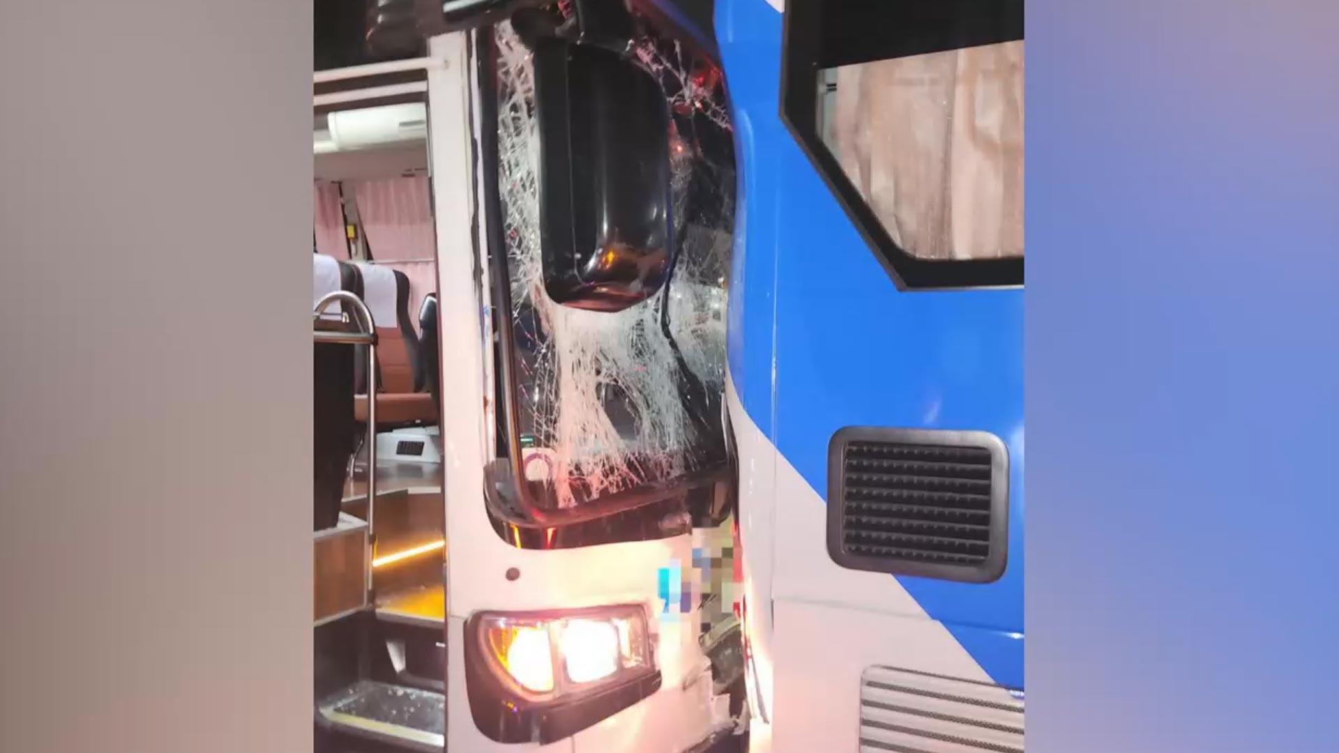 마틴게일배팅서 버스 등 4대 추돌…10명 경상