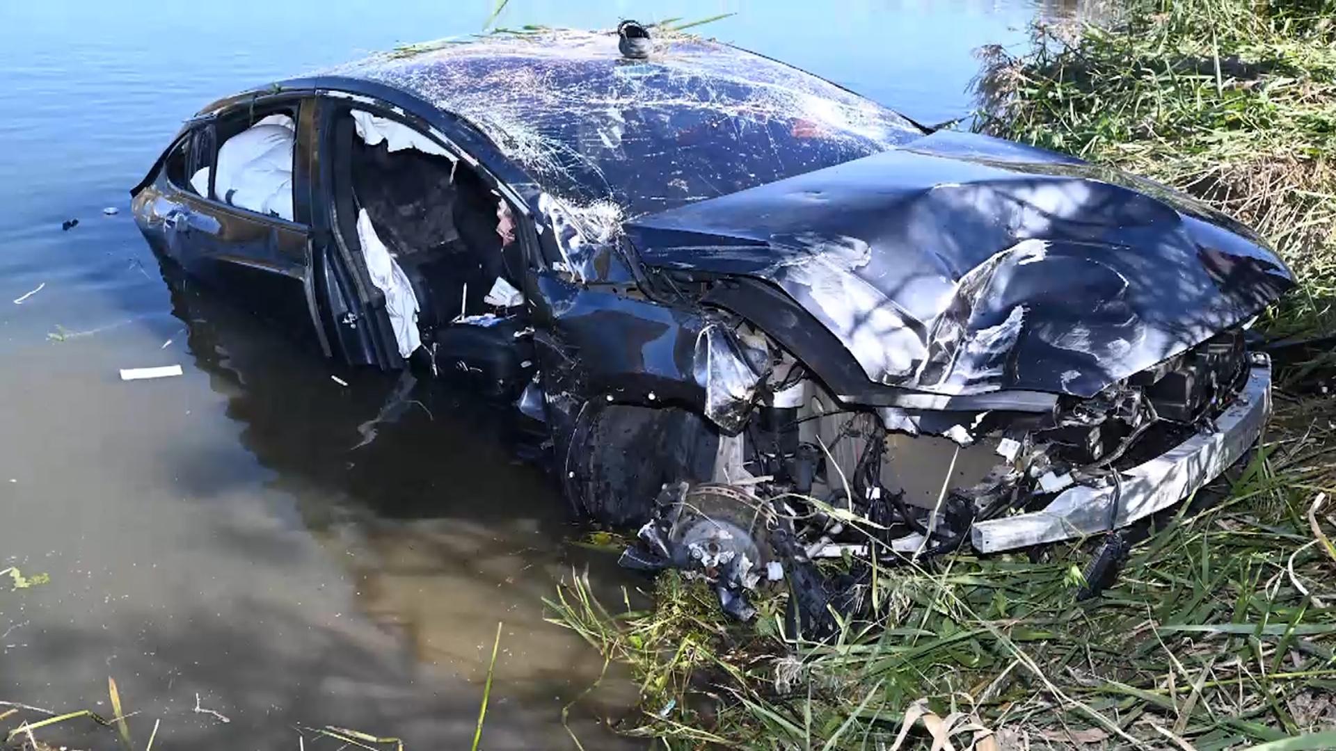 <em class='find'동부간선카지노사이트추천</em 달리던 테슬라 중랑천으로 추락…2명 경상