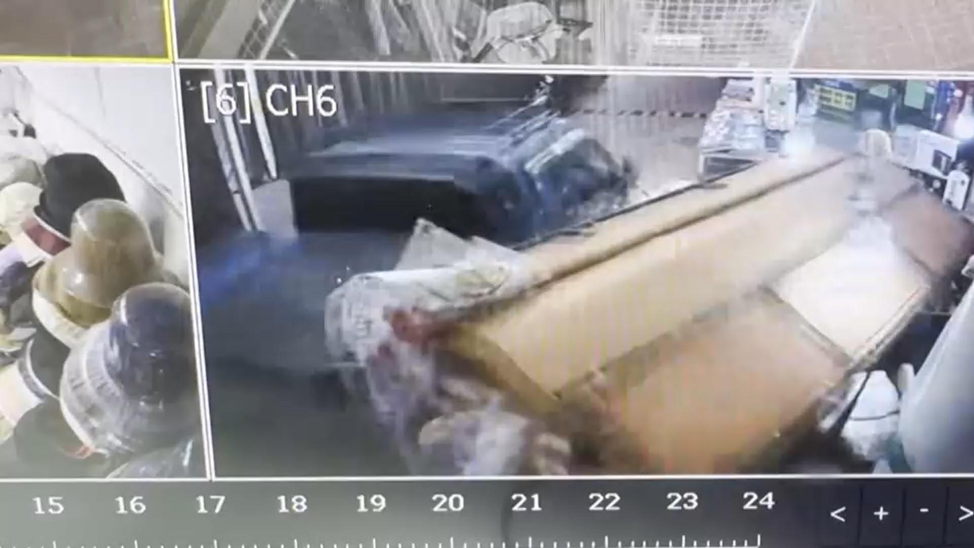 [속보] 경찰 "시장 내 정차했던 차량 급가속 출발 확인"