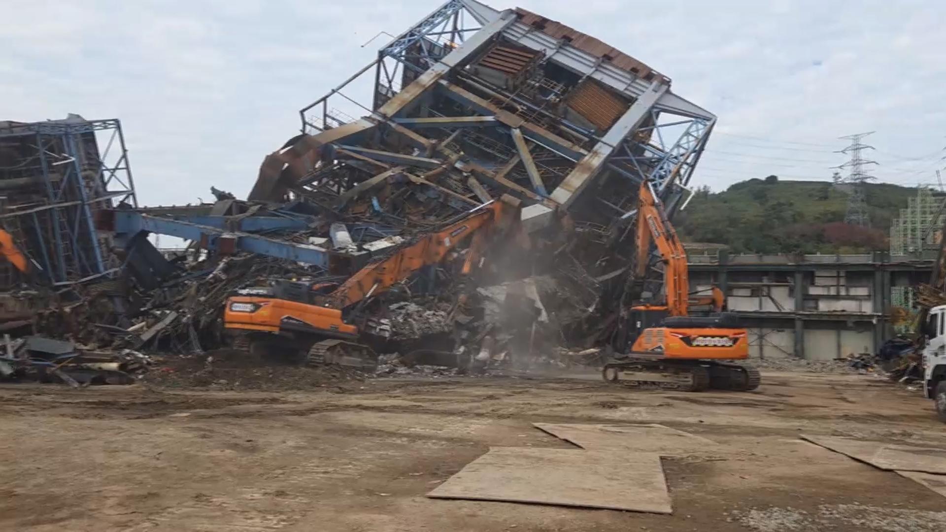 울산 붕괴사고 밤샘 수색…마지막 1명 구조 '난항'