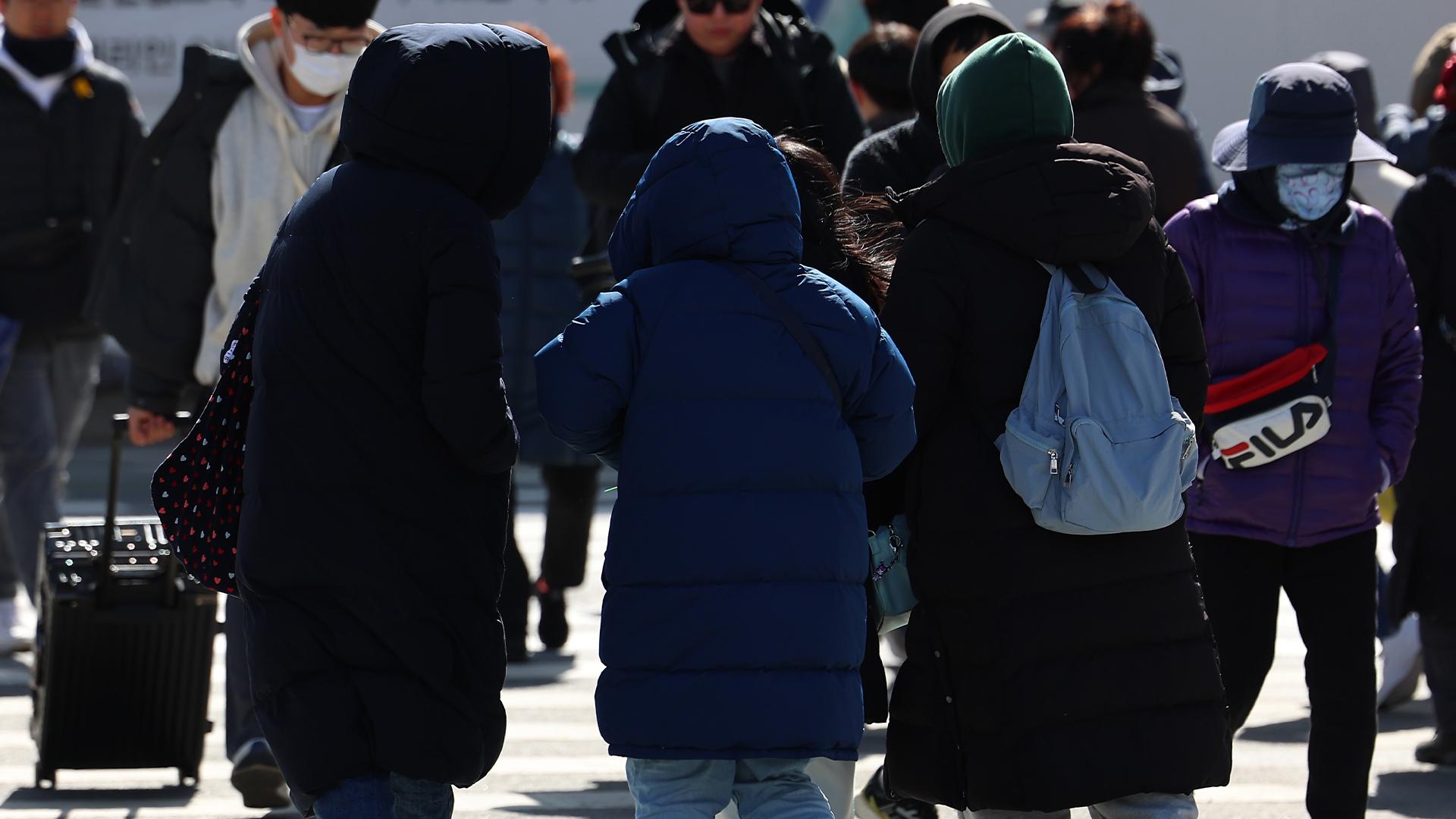 [일요와이드] 휴일 오후 내륙 곳곳 비…내일부터 초겨울 추위