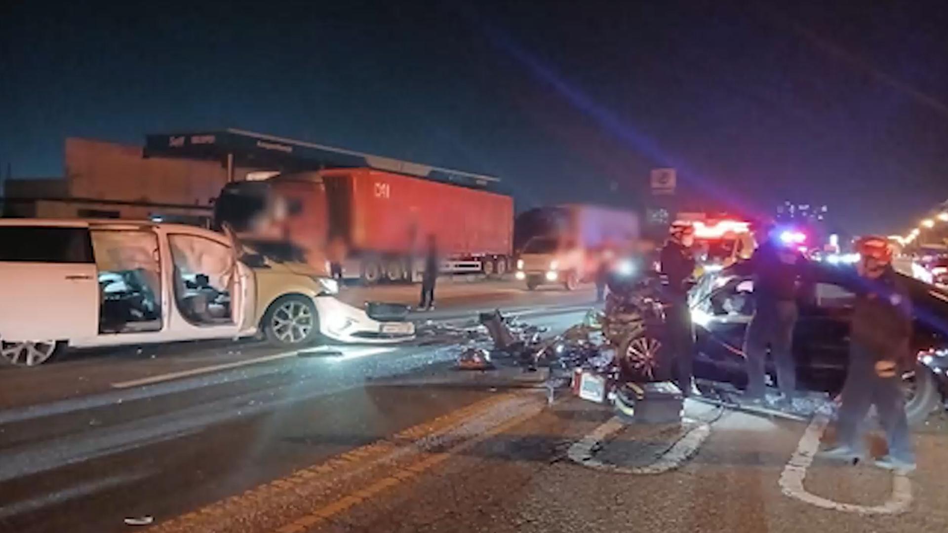 전주 도로서 차량 3대 충돌…1명 숨지고 4명 다쳐