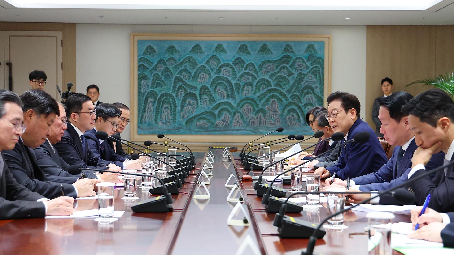 재계 총수들 "대규모 투자·일자리 창출"…이재용 "5년간 6만명 고용"