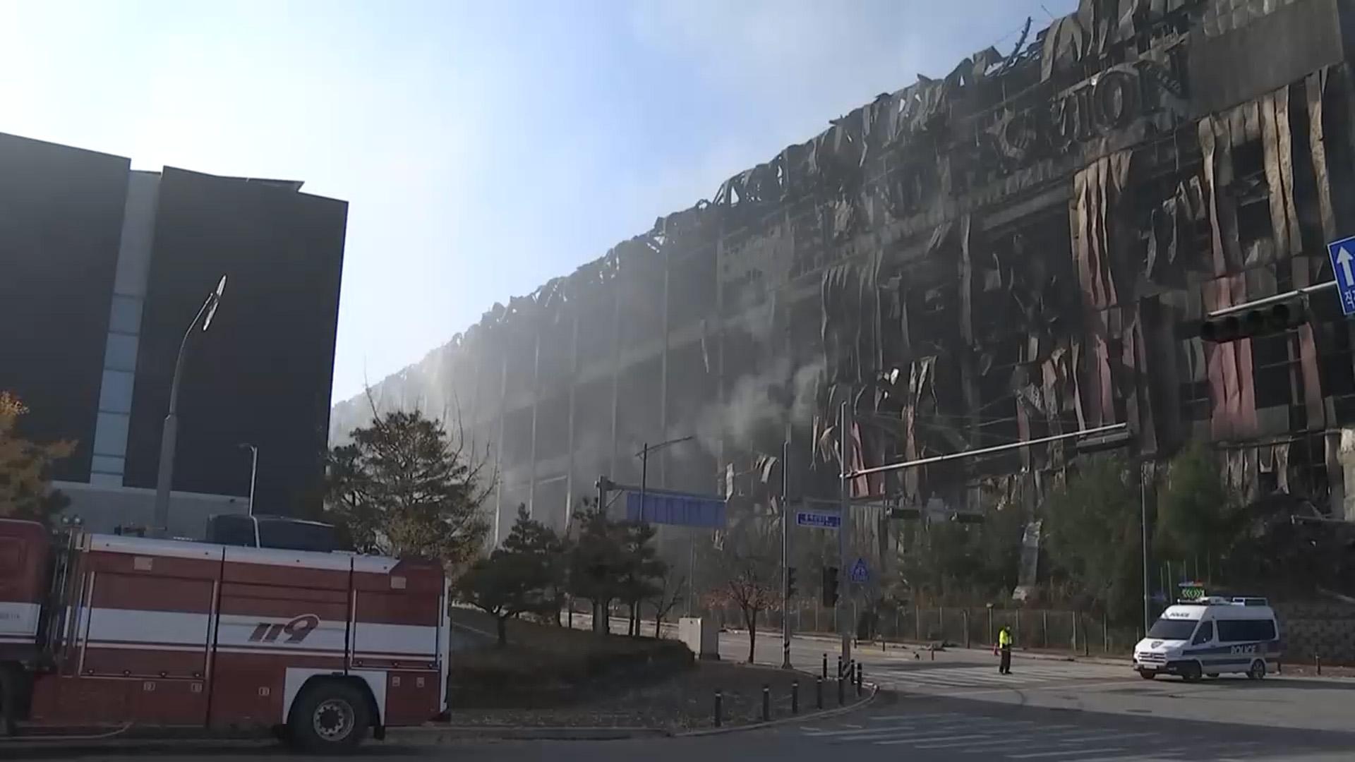 이랜드 물류센터 사흘째 진화 중…"잔불 정리 중"