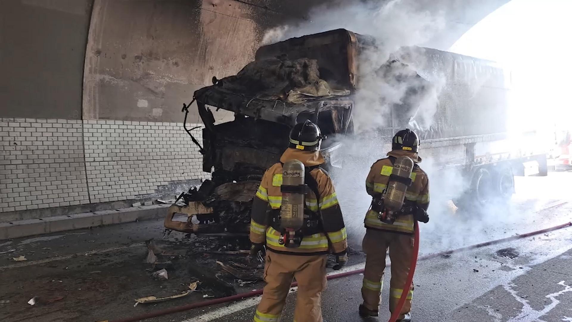 경북 고령2터널 <em class='find'온라인카지노 조작 유니88</em 화재로 1명 사망…통행 차단