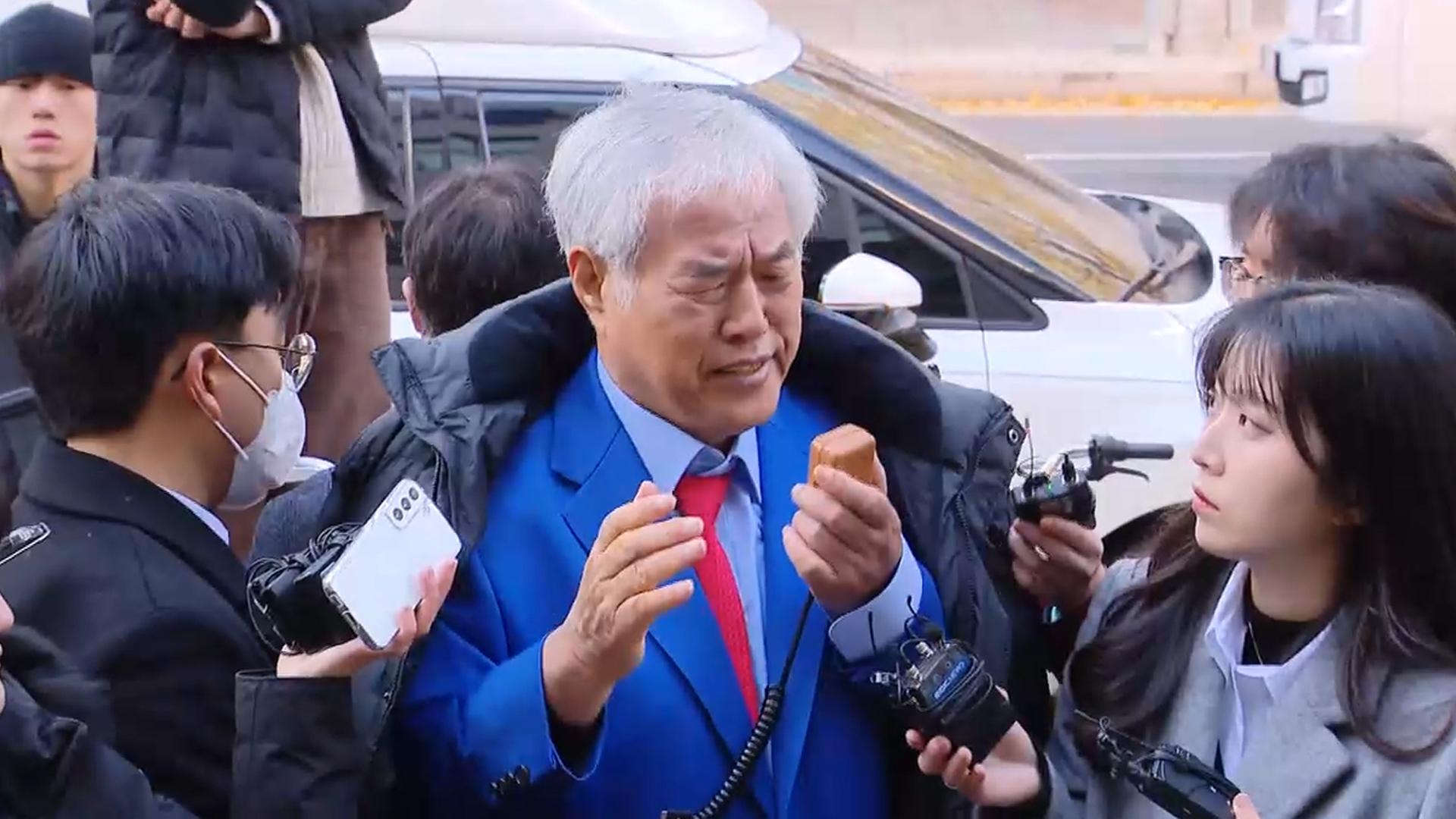 '법원 난동 배후' 지목 전광훈 경찰 조사…"나와 무관"