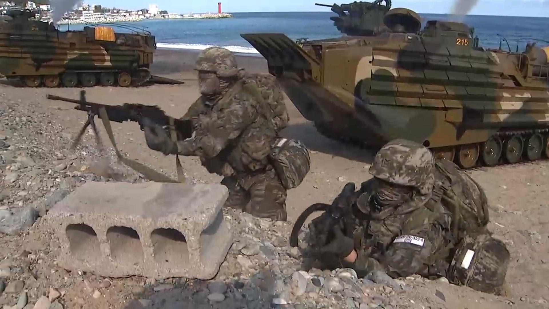 해군·해병대, 포항 일대서 합동상륙훈련…2,400명 참가