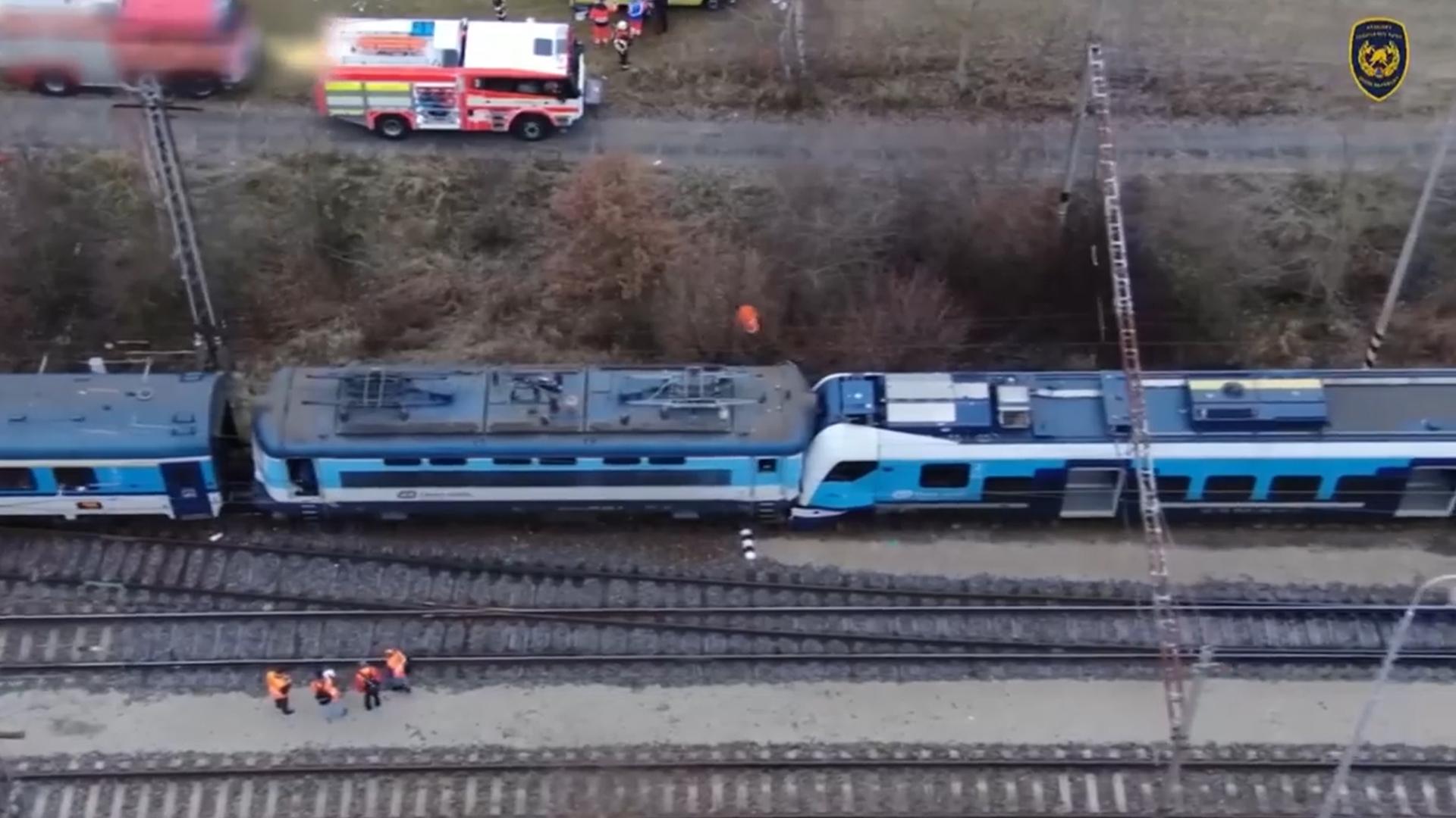 체코에서 여객열차 2대 충돌…57명 부상