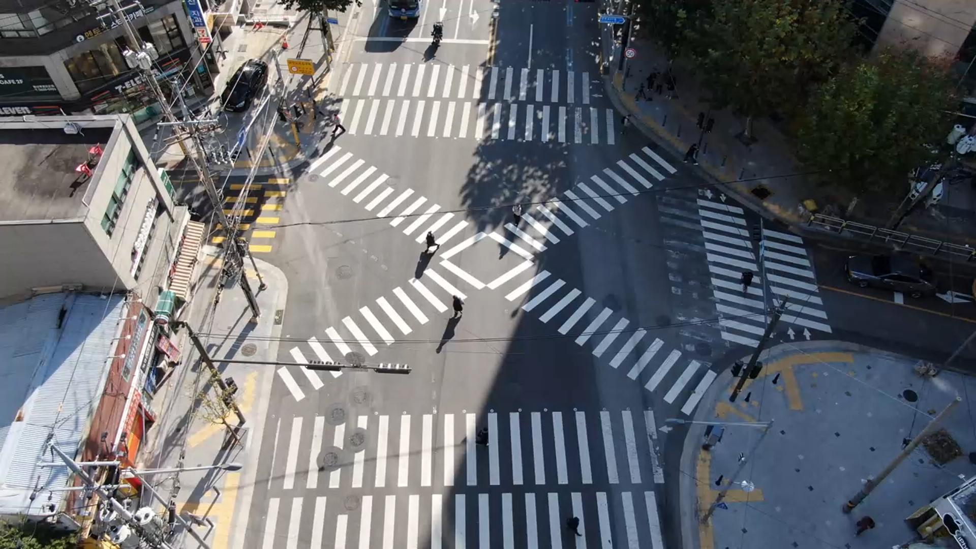 온라인카지노 커뮤니티사고 18% 뚝…서울시, 대각선 횡단보도 늘린다
