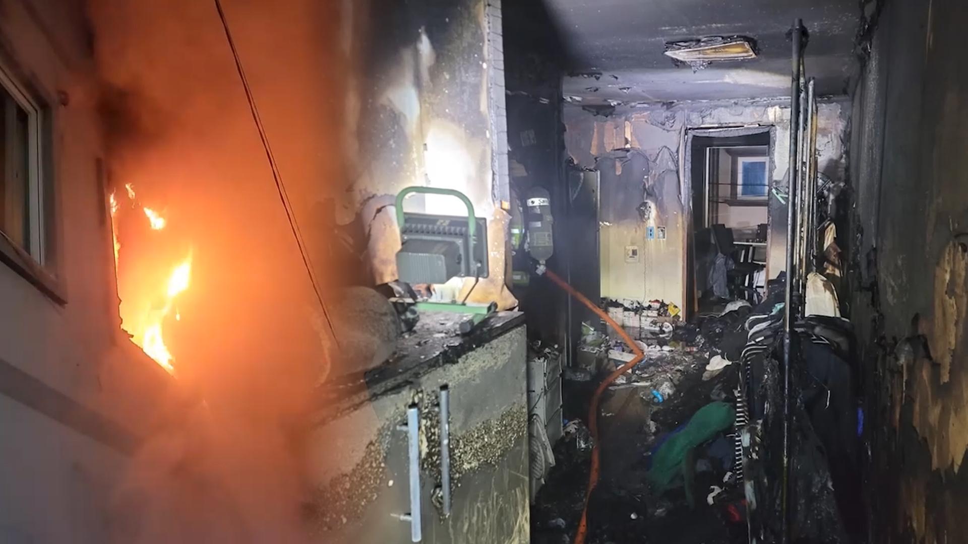 경남 진주 <em class='find'원룸</em 건물서 불…2명 사망·1명 부상