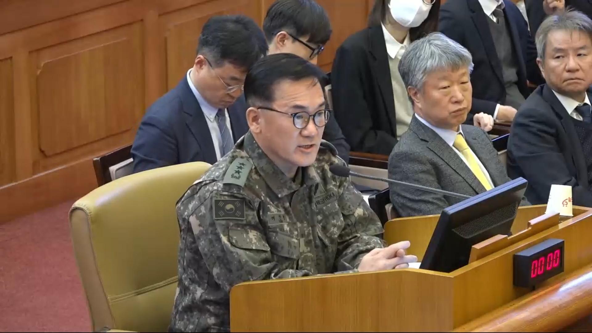 여인형 "尹, 비상대권 언급…무릎 꿇고 반대 의견 전달"