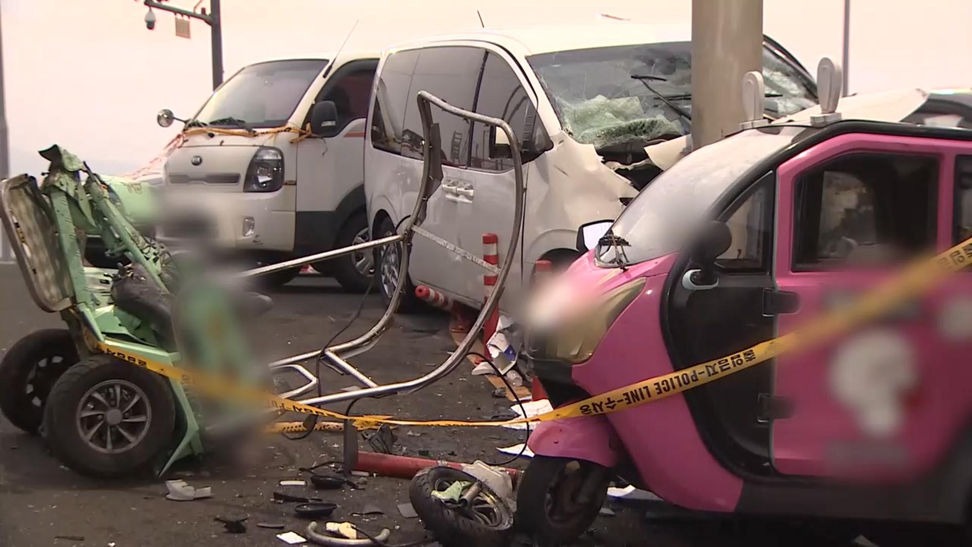 온라인카지노 합법 벳무브 우도서 승합차 돌진 사고…3명 심정지·10명 중경상