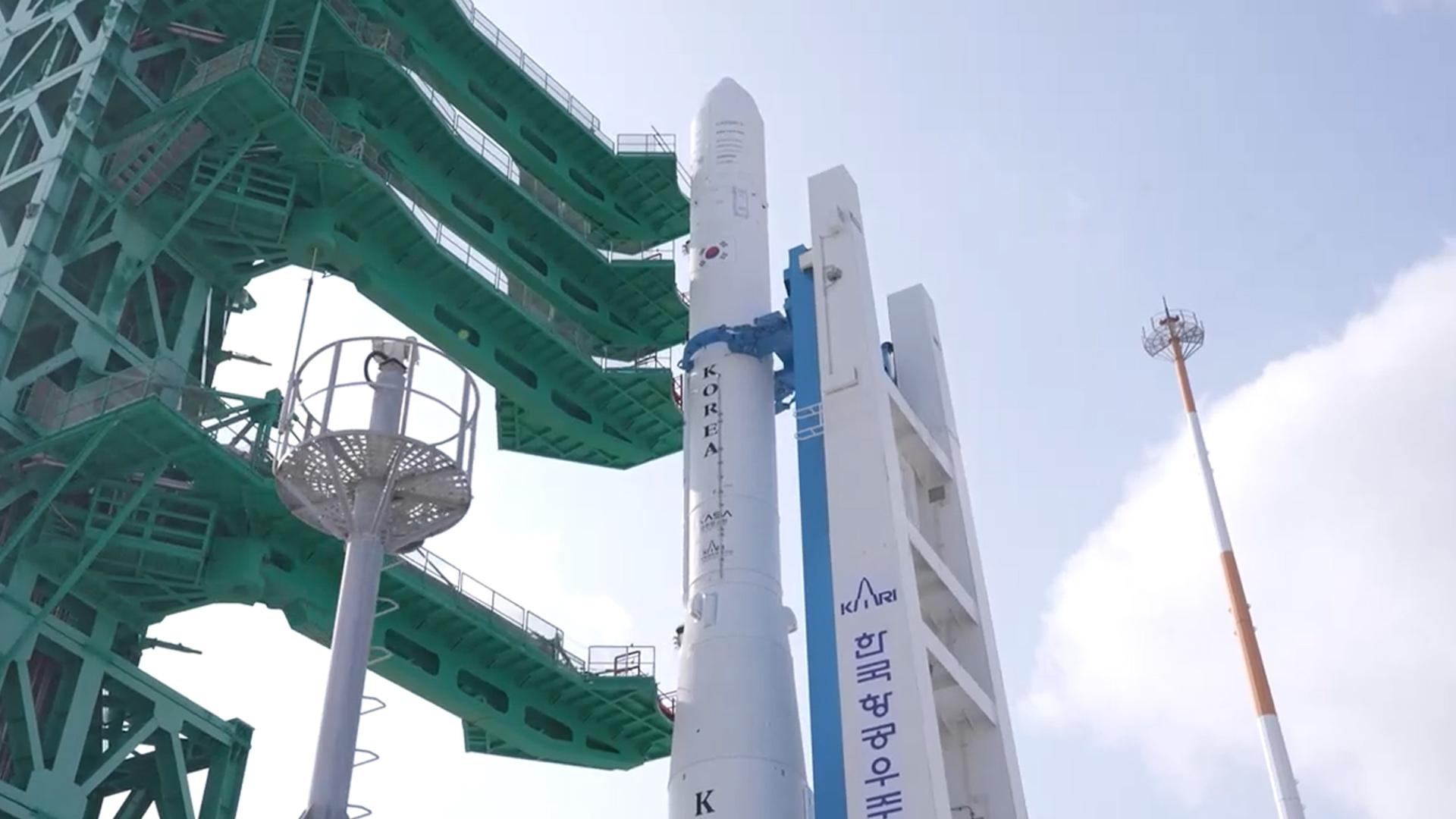 강풍에 누리호 발사대 설치 작업 지연…발사 정상 추진