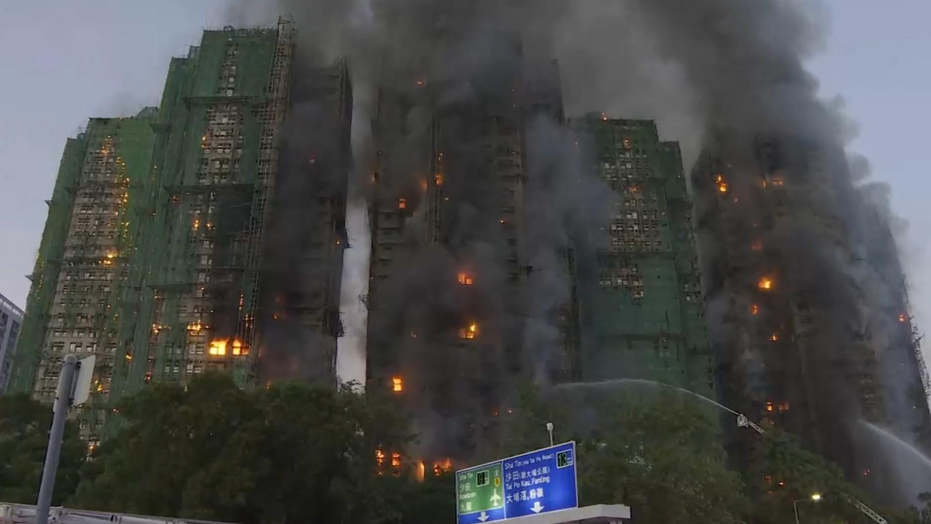 온라인카지노 벌금 벳위즈 아파트 단지 대형 화재…소방관 포함 최소 13명 사망