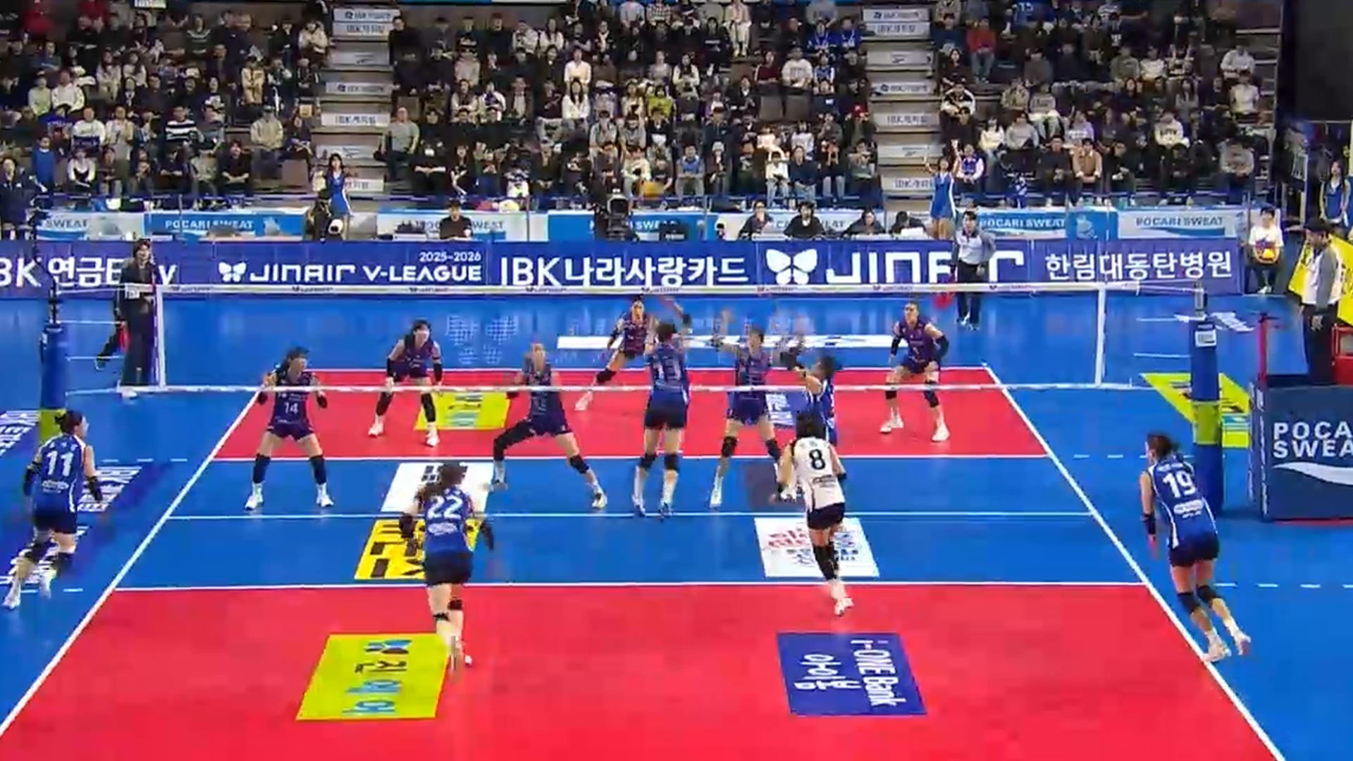 '7연패 탈출' 기업은행 여오현 감독대행, 데뷔전 감격승