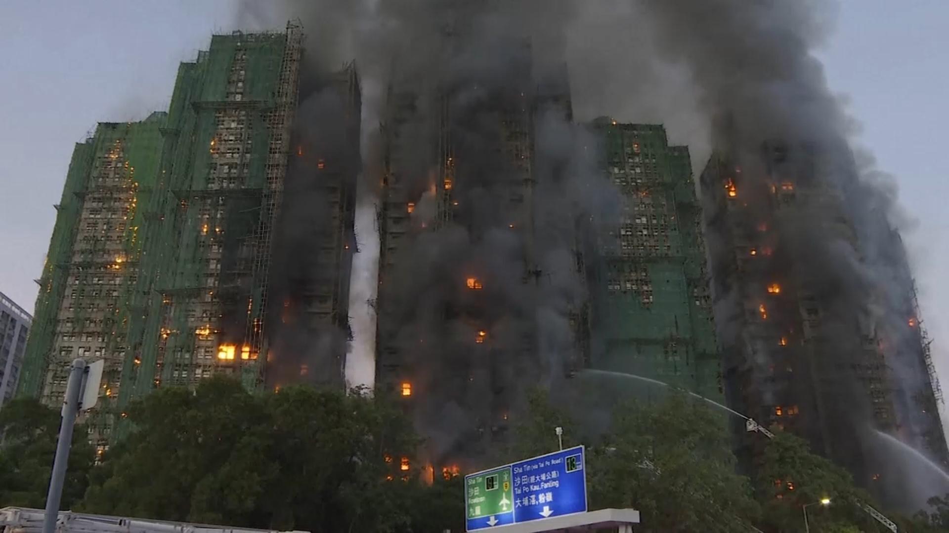 홍콩 아파트 화재 "최소 36명 사망"…관련 남성 3명 체포