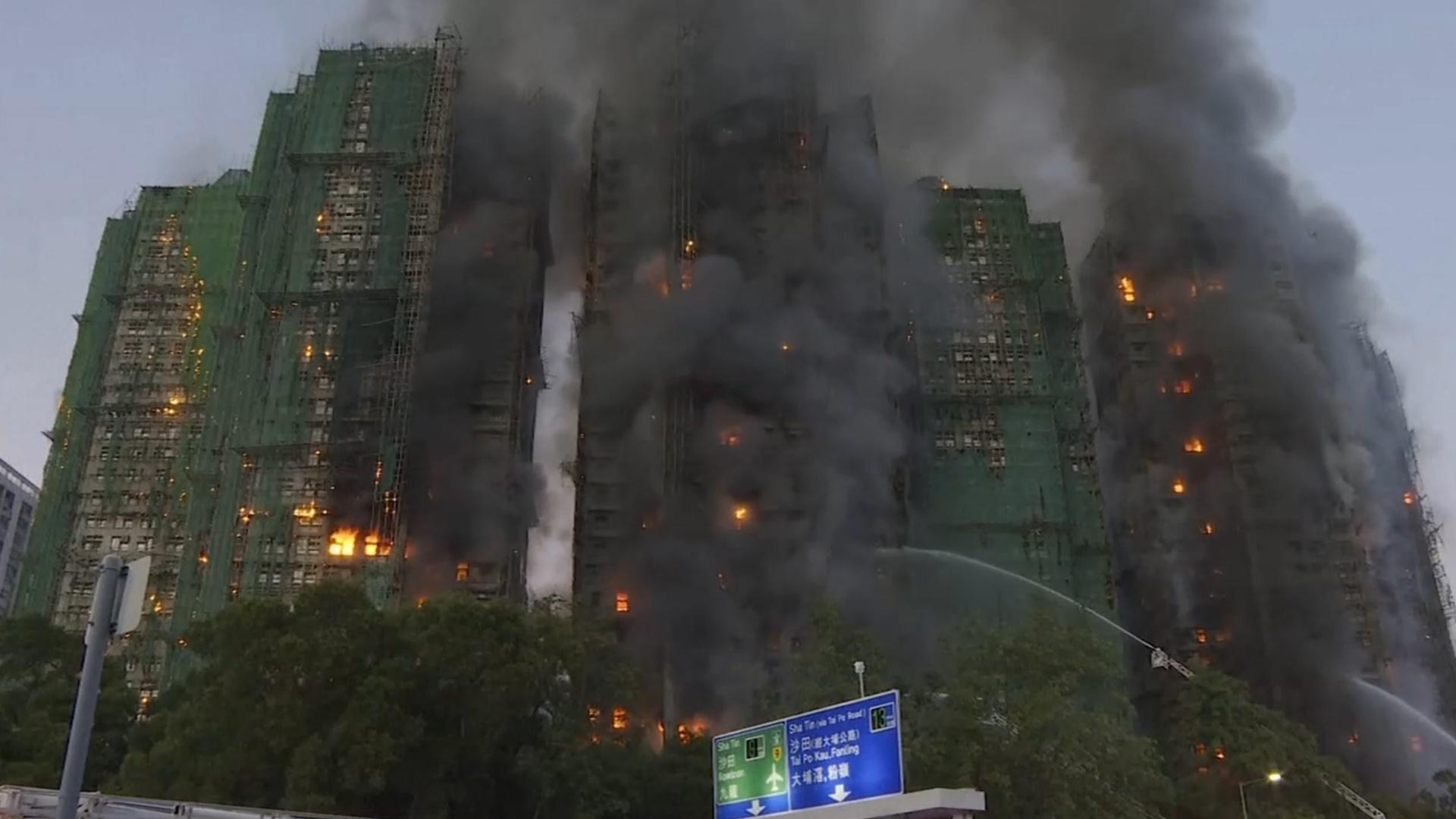 '대나무 비계' 탓에 불길 급속확산…7개 동 잿더미