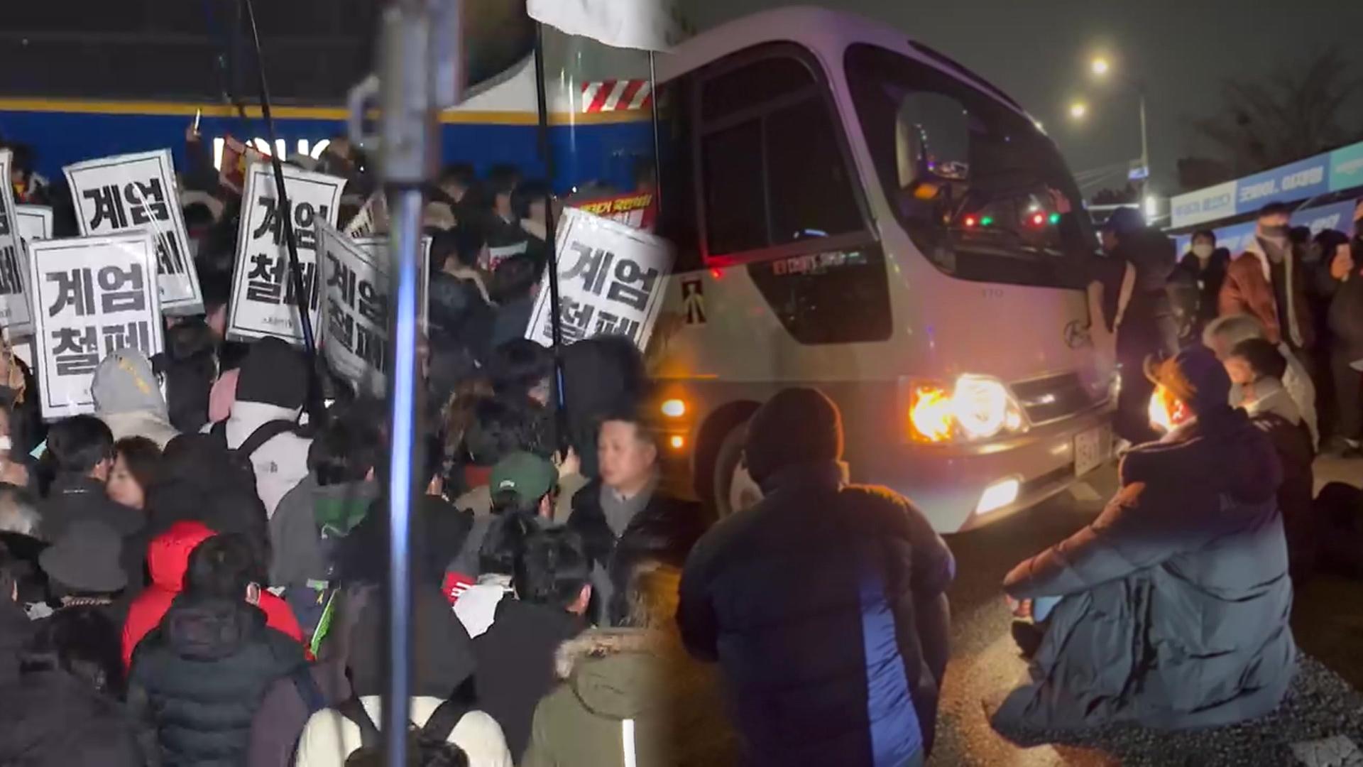 <em class='find'온라인카지노 합법 유니88벳</em 막아낸 '시민의 힘'…위기 속 빛난 K-민주주의