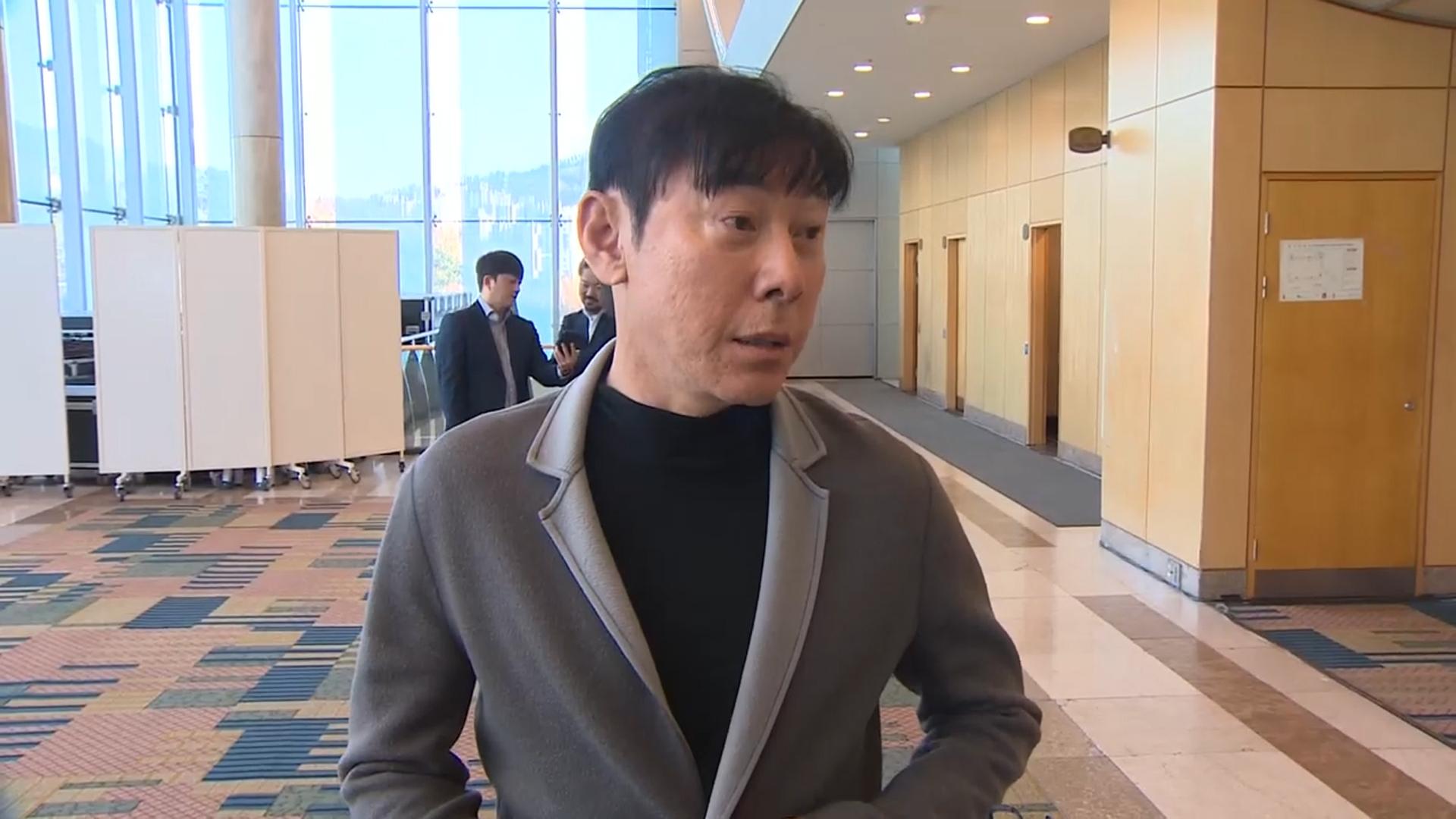 신태용 전 감독, 선수 온라인카지노 후기 벳무브 논란에…"애정 표현이었다"