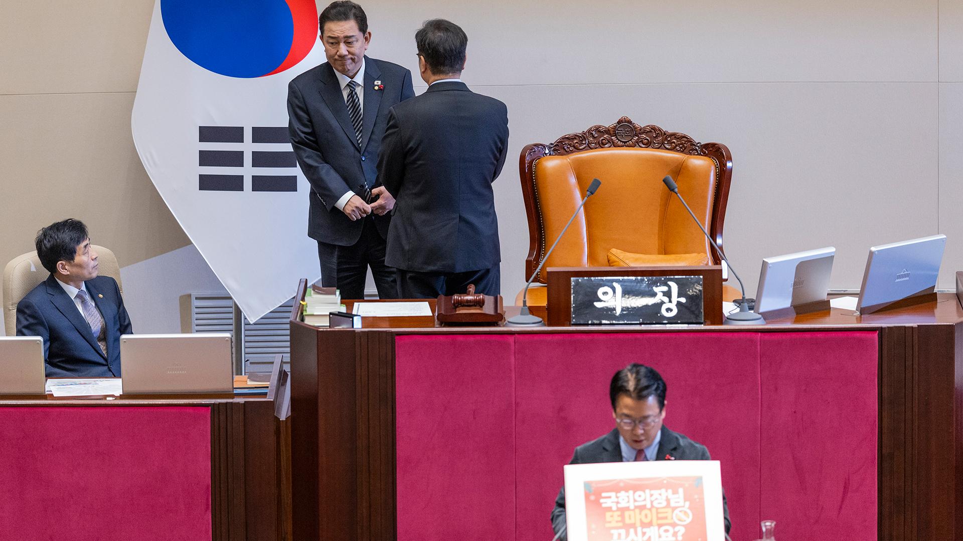 나흘 밤샘 '필버' 돌입…국회의장 vs 국힘 충돌