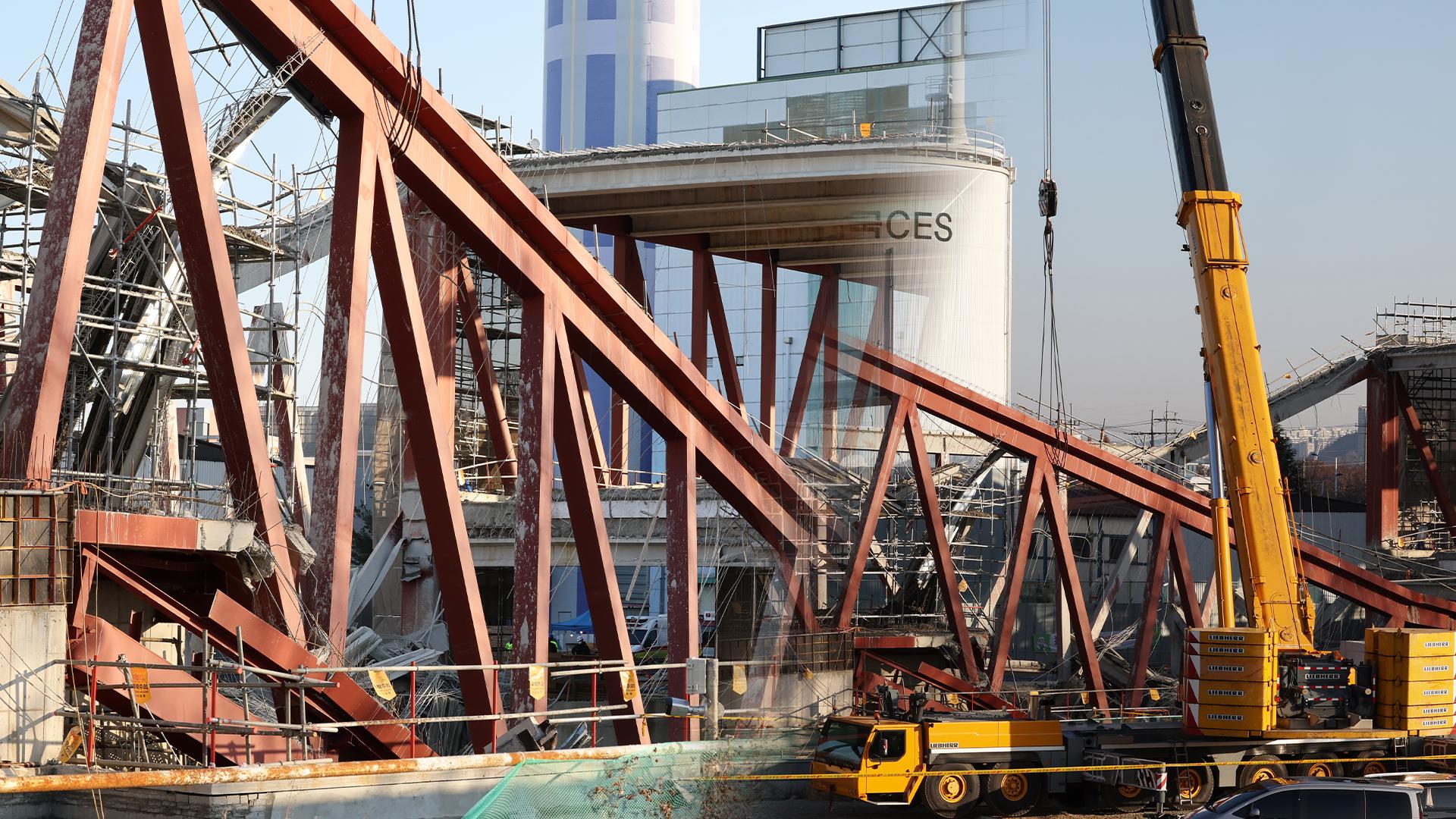 광주 도서관 붕괴 수색 이틀째…"온라인카지노 운영자 2명 발견 못 해"