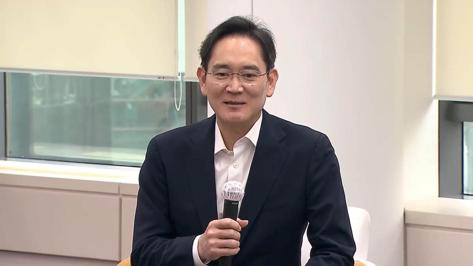 '미 온라인카지노 조작 유니벳 CEO 연쇄 회동' 이재용 "열심히 일해"